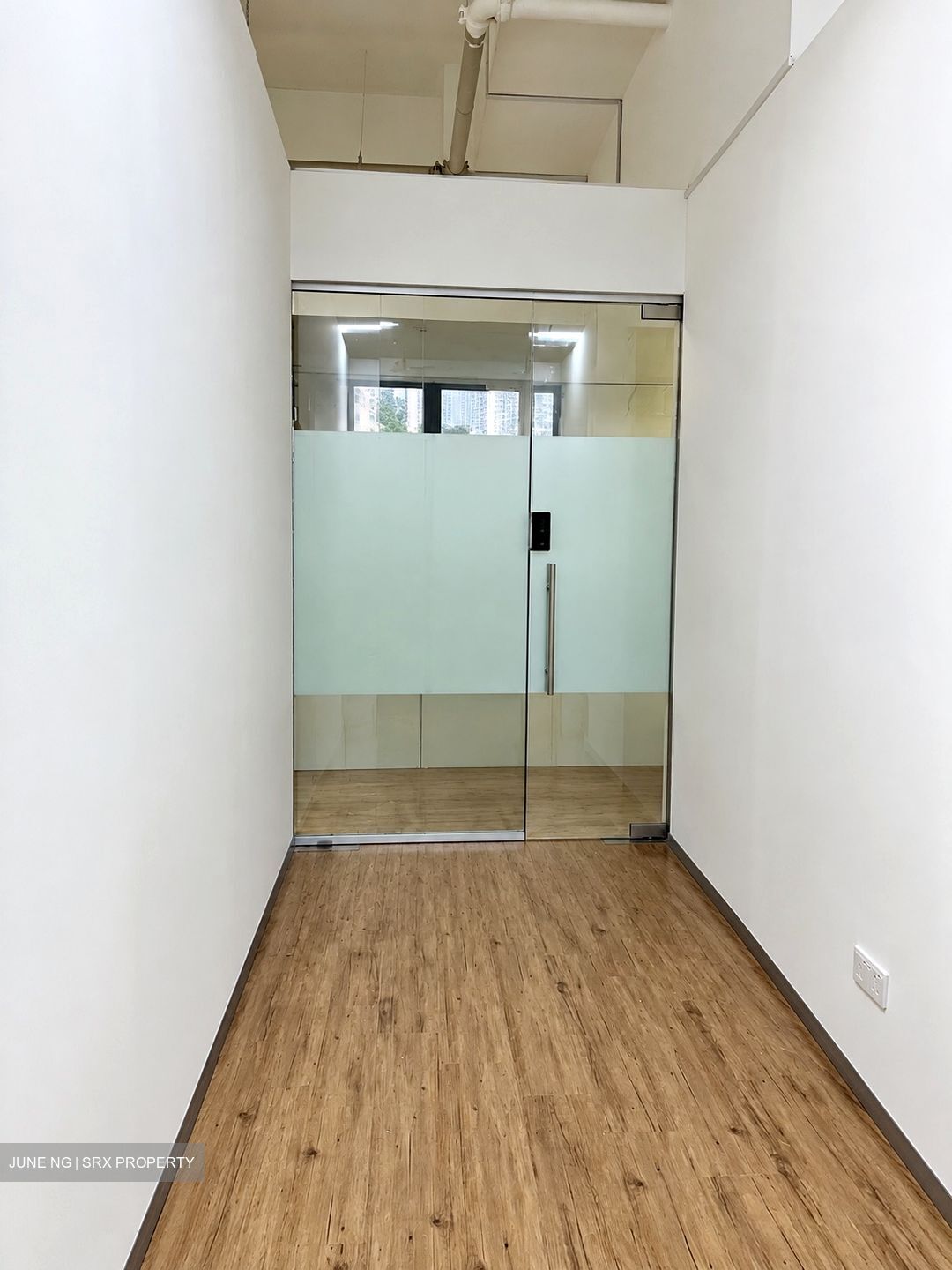 Ct Hub (D12), Office #638275341